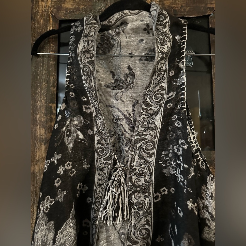 Black and Silver Reversible Butterfly Design Open Front Kimono Vest Pashmina - Picture 2 of 6
